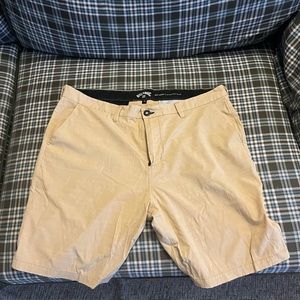Billabong khaki hybrid shorts XL